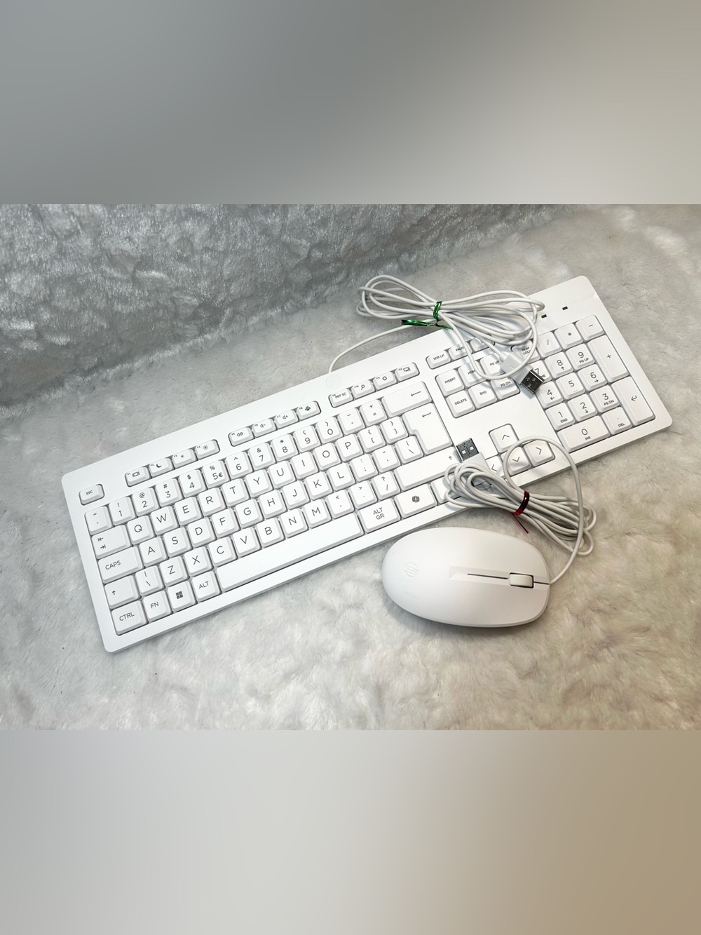HP WHITE SOFT TOUCH WIRED 10 KEY KEYBOARD & WHITE WIRED MOUSE - Picture 1 of 6